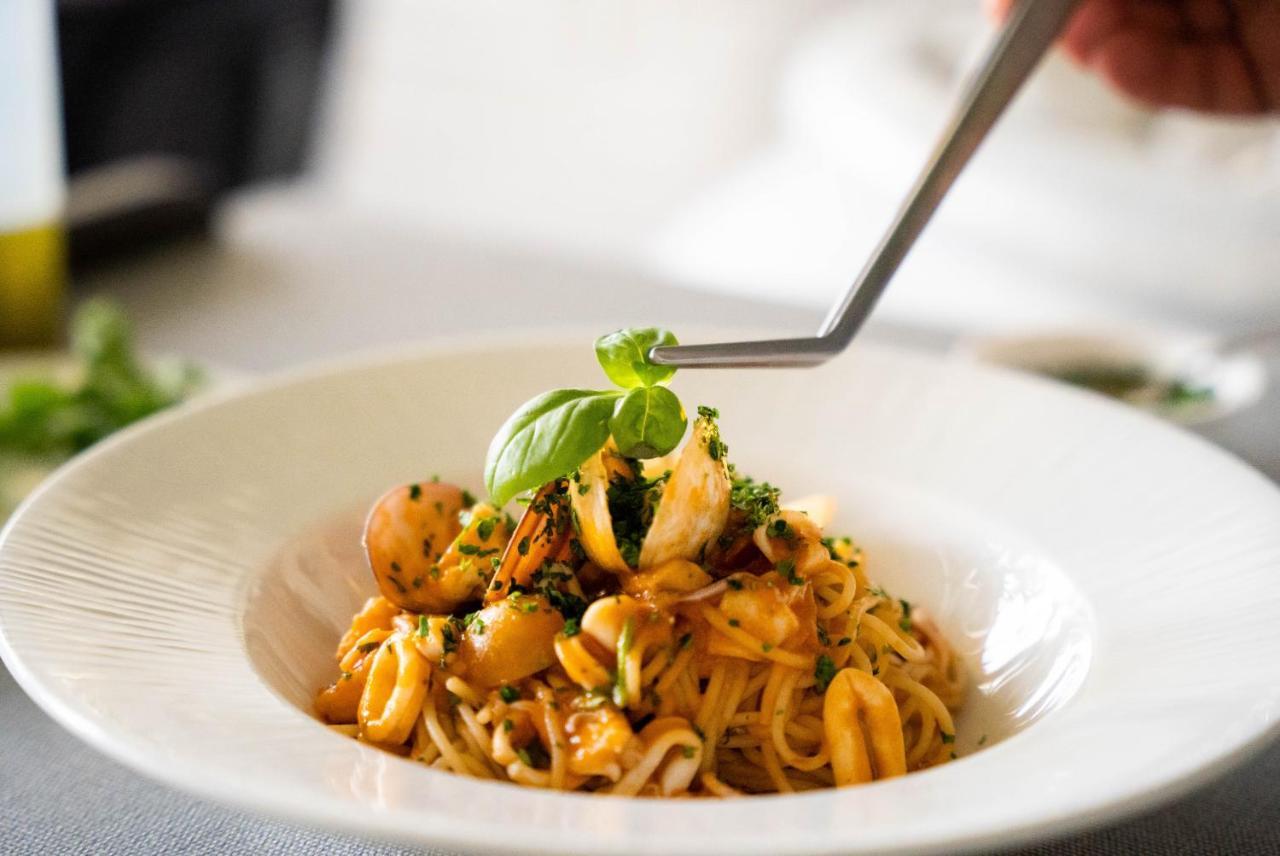 Jareed Hotel Riyadh Exteriör bild A pasta dish