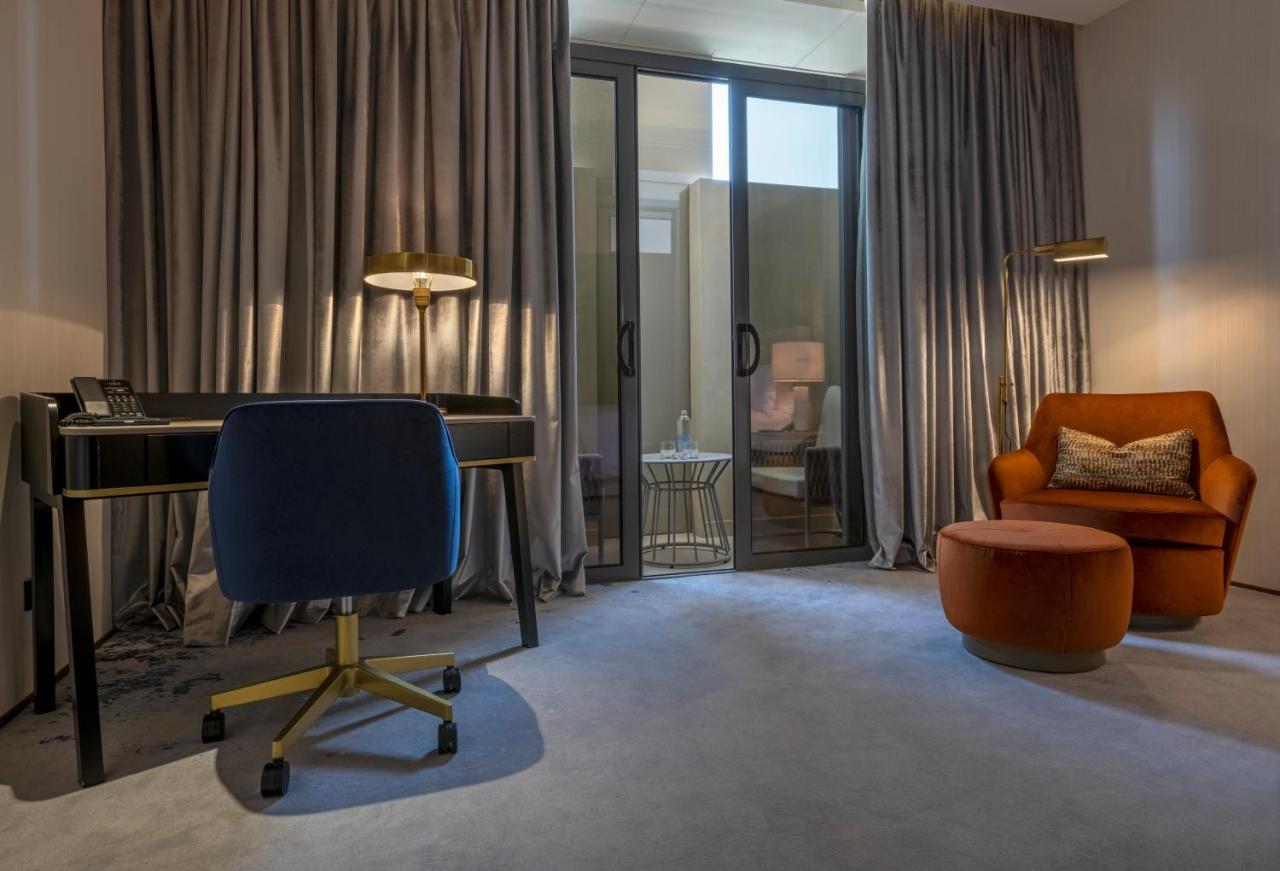 Jareed Hotel Riyadh Exteriör bild A room at the hotel