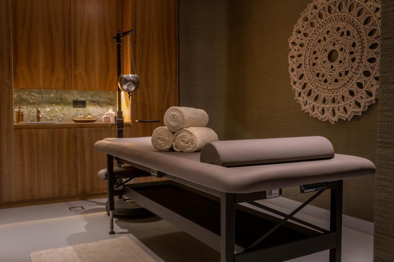 Jareed Hotel Riyadh Exteriör bild A massage table